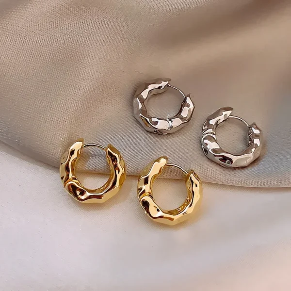 Boucles d’Oreilles Créoles Martelées – Image 3